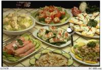 Далеко не все украинцы собираются накрывать новогодний стол. Денег нет даже на тазик оливье?