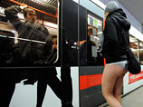 В 23 странах мира прошел необычный флешмоб «Без штанов в метро». Видео