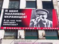 «Я убил миллионы украинцев! А за что тебе поставят памятник?». В Запорожье появился еще один билборд с изображением «кровавого трубкососа». Фото