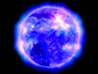 Готовьтесь, земляне. Мощная вспышка на Солнце отправила к нам поток протонов, который вызовет сильнейшую геомагнитную бурю. Фото
