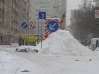 Азаров клянется, что коммунальники активно убирают снег. А если отъехать от Кабмина и выйти из машины?