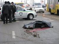 В Киеве многотонный грузовик раздавил старушку. Фото