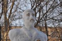 В Запорожье появился новый памятник Сталину. Правда, до весны ему не достоять. Фото