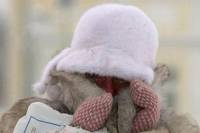 Медики просят украинцев воздержаться от соблазна облизать перила на морозе