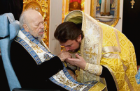 Пока Владимир сидит в инвалидной коляске, в УПЦ обострилась подковерная борьба за престол