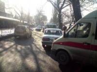 В Донецке мужик на «Волге» случайно сломал ногу женщине-пешеходу. Фото