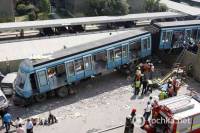 В Чили поезд метро на бешеной скорости врезался в дом. Благо, обошлось без жертв. Фото