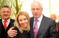 В Сети появились снимки, на которых Азаров зажимается с блондинкой из Мукачево