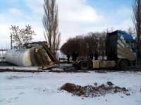 ДТП на Донбассе. У фуры оторвался и перевернулся прицеп с газом