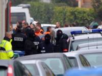 Французская полиция ведет переговоры с убийцей детей. Держат себя в руках, но чью-то машину уже взорвали