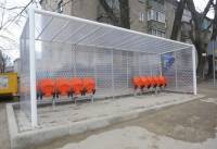 В Донецке установили оригинальную трамвайную остановку в виде футбольных ворот