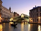 Желающим побывать в Венеции стоит поторопиться. Она все больше уходит под воду