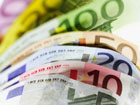 Евро обвалился на межбанке, доллар чудом удержал позиции