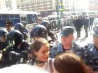 Москва готовится к инаугурации Путина. Толпы митингующих полиция уже разгоняет