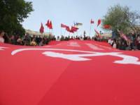 В Тернополе из-за красных флагов националисты подрались с милицией