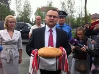 Как журналистов в Межигорье хлебом-солью встречали