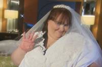 33-летнюю невесту так «разнесло» перед свадьбой, что на платье уйдет 45 метров ткани