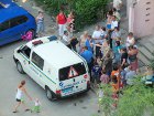В Тернополе жители многоэтажки вырвали из рук милиции своего соседа