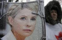 Тимошенко уверена, что ей из камеры виднее менять Конституцию или нет