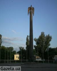 В Харькове снесли памятник Независимости Украины. Народ устал от «покращення»?