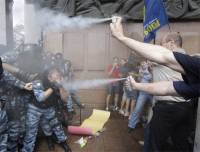 Святых под Украинским домом нет. Газ распыляли и протестанты, и силовики