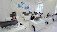 Компьютерный класс в обыкновенной грузинской школе. А наши дети когда-нибудь будут так учиться?