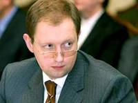 Яценюк-Олийныку: Вашу бы партию под Украинский дом, где стоял «Беркут». Может, дали бы дубинкой по голове, может мозги стали бы на место