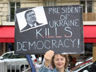 «Украинский президент — убийца демократии». Во Франции защитили украинский язык