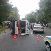 В Запорожье в результате ДТП с участием 4 авто перевернулась машина «скорой помощи»