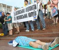Участников акции под Украинским домом сливают. В прямом смысле этого слова. Храбрая и принципиальная оппозиция пока что молчит в тряпочку