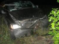 На Харьковщине Mercedes на полном ходу влупился в дерево. Пострадали 6 человек