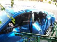 ДТП в Киеве: Fiat Doblo отправил Mazda прямиком в забор. Пострадали два человека