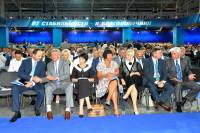 На съезд регионалов соратницы Януковича явились в очень экстравагантных нарядах