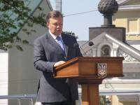 Янукович в Харькове открыл памятник «Юле-волю». Интересно, а ему название сказали?