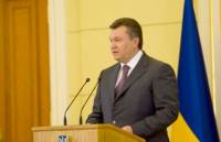 Янукович поздравил всех с Днем Флага и пообещал, что жить будем еще лучше. Даже тревожно как-то