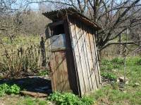 Зачем вам туалет, если есть задний двор и лопата, или Как сельским школам давали обещание «с душком»
