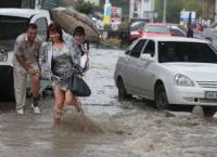 После дождя Симферополь медленно, но уверенно начал уходить под воду