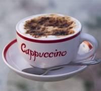 В борьбе за клиентов хорватская кофейня приготовила самую большую чашку капучино в мире