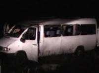 На Днепорпетровщине микроавтобус вылетел в кювет и перевернулся. Погибли 2 человека, 13 лежат в больнице