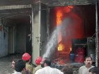Похоже, хозяевам сгоревших швейных фабрик в Пакистане наплевать на рабочих. Главное, чтоб товар сохранился
