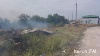 Из-за пожара на пустыре в Керчи чуть не взлетела на воздух автозаправка