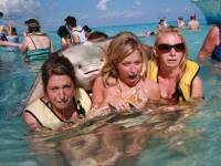 Дружелюбный улыбающийся скат с Каймановых островов прославился на весь Интернет