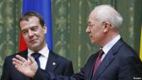 Трогательная дружба между карликом и стариканом дошла уже до неприличия: Медведев просит украинцев беречь Азарова
