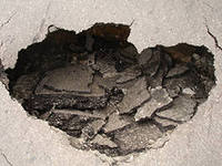 Вы не поверите, но в Киеве опять провалился автомобиль