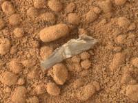 Марсоход Curiosity нашел на Красной планете кусок полиэтилена. Ученые начали чесать репы