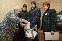 Почти миллион избирателей сегодня голосует на дому. По количеству «больных» лидируют округа в Луганской области