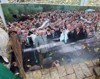В Донецке кто-то в сердцах выбросил на помойку Люсю Янукович и еще кучу «лучших людей региона»