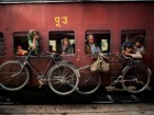 В Индии очень любят поезда и велосипеды. Так и катаются по стране