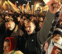 Митинг под Центризбиркомом: Яценюк пугает Засуху, Наливайченко пророчит люстрацию, милиция угрожает разгоном протестующих