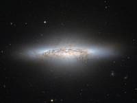 Глазастые астрономы сумели сфотографировать линзовидную галактику